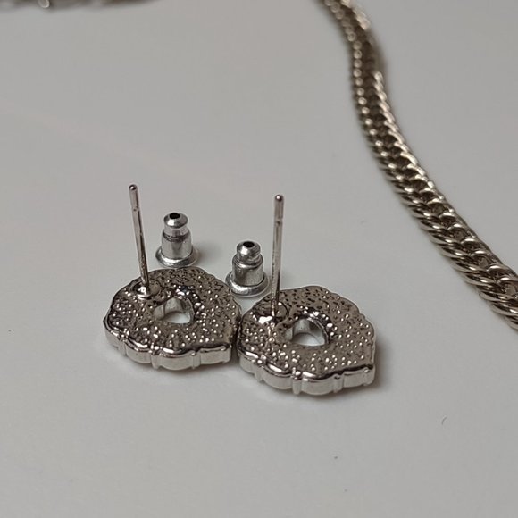 Cute Silver Tone Necklace And Earring Set With Clear Stones - Picture 11 of 14